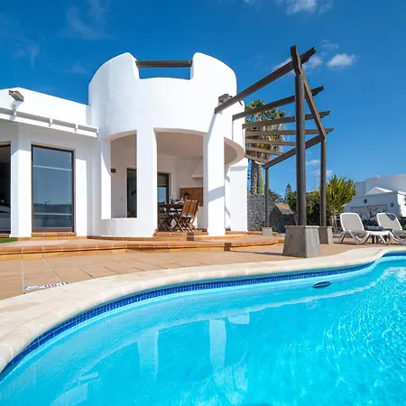 Villa Alysia - *
